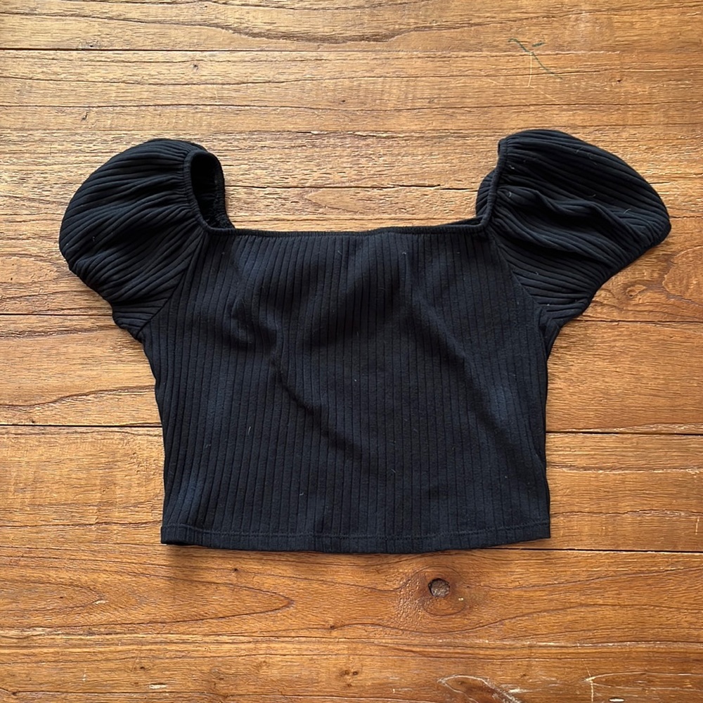 black ribbed puff sleeve crop top